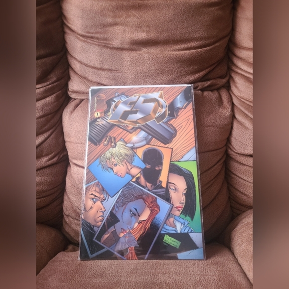 📚✏️F5 comics bundle - Picture 7 of 7